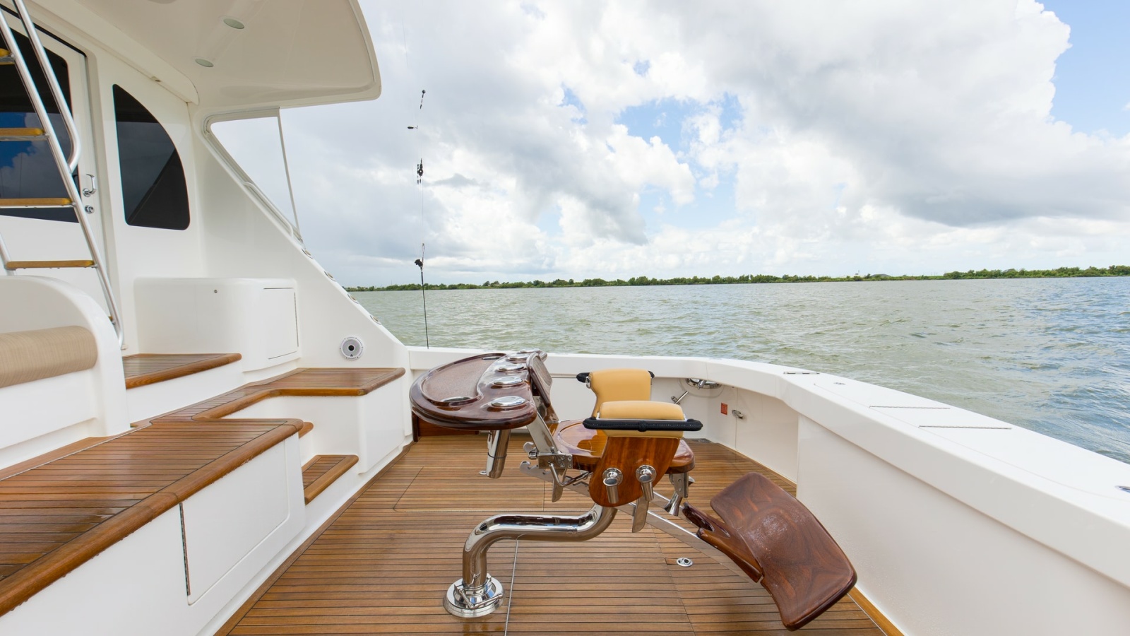 2017 72 Viking Enclosed Bridge Share-E Rear Deck (9)