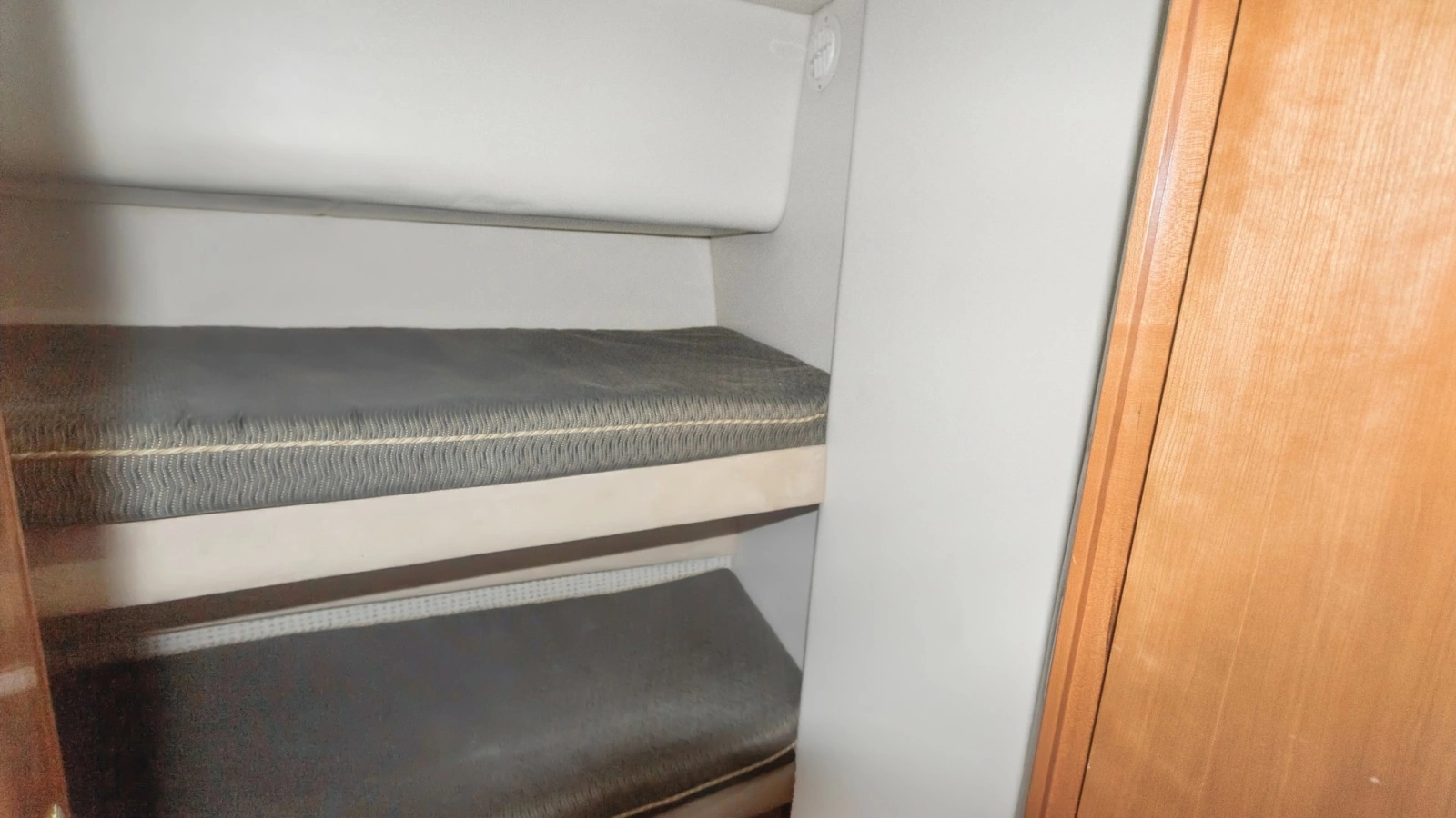 Cozy Bunk Cabin Area