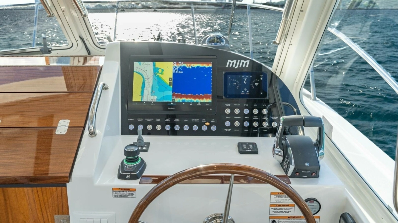 MJM 38RS Helm