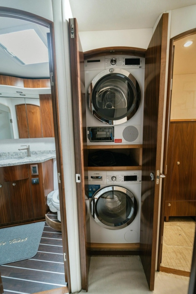 58 Viking - Laundry Center