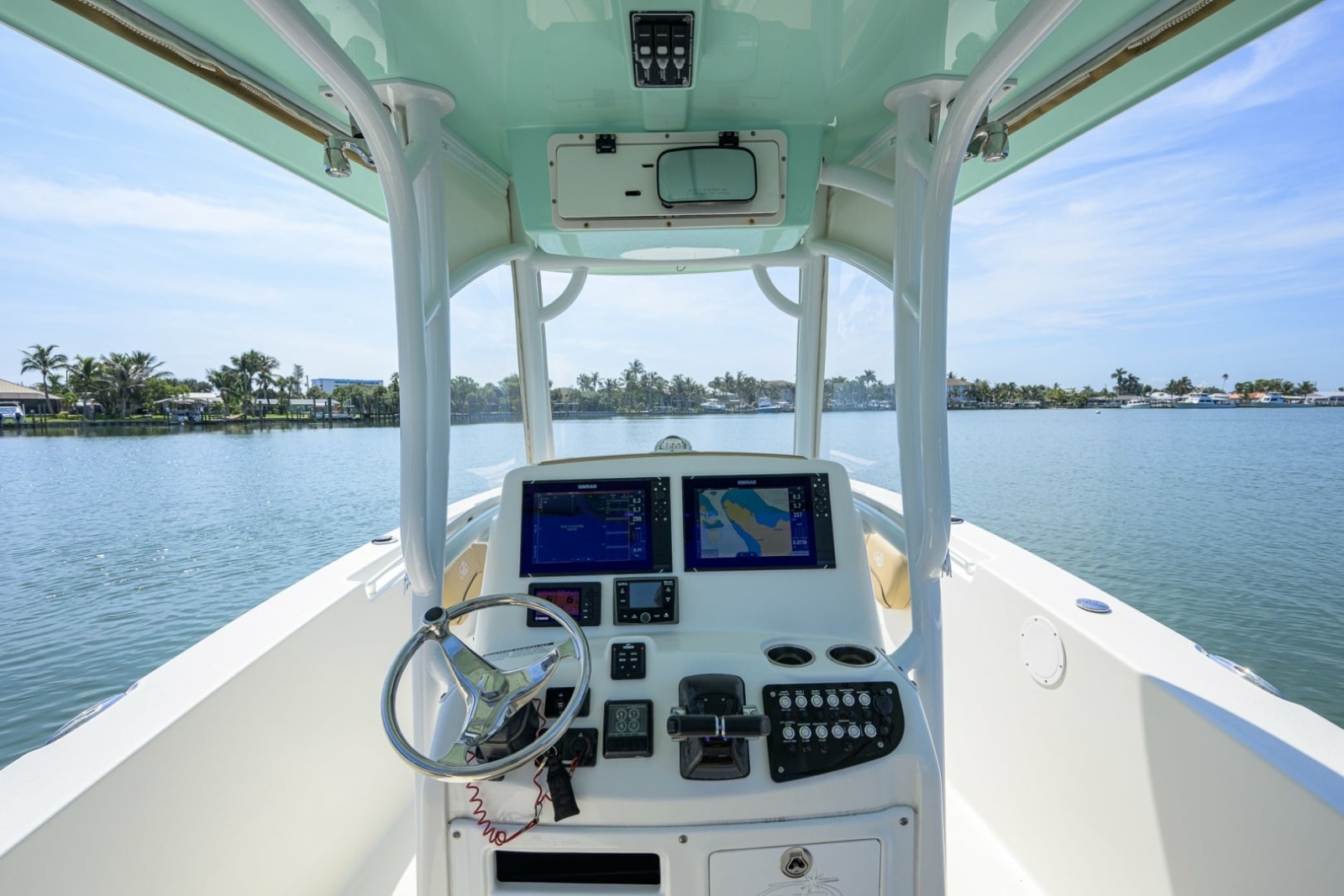 NauticStar 28 - Helm