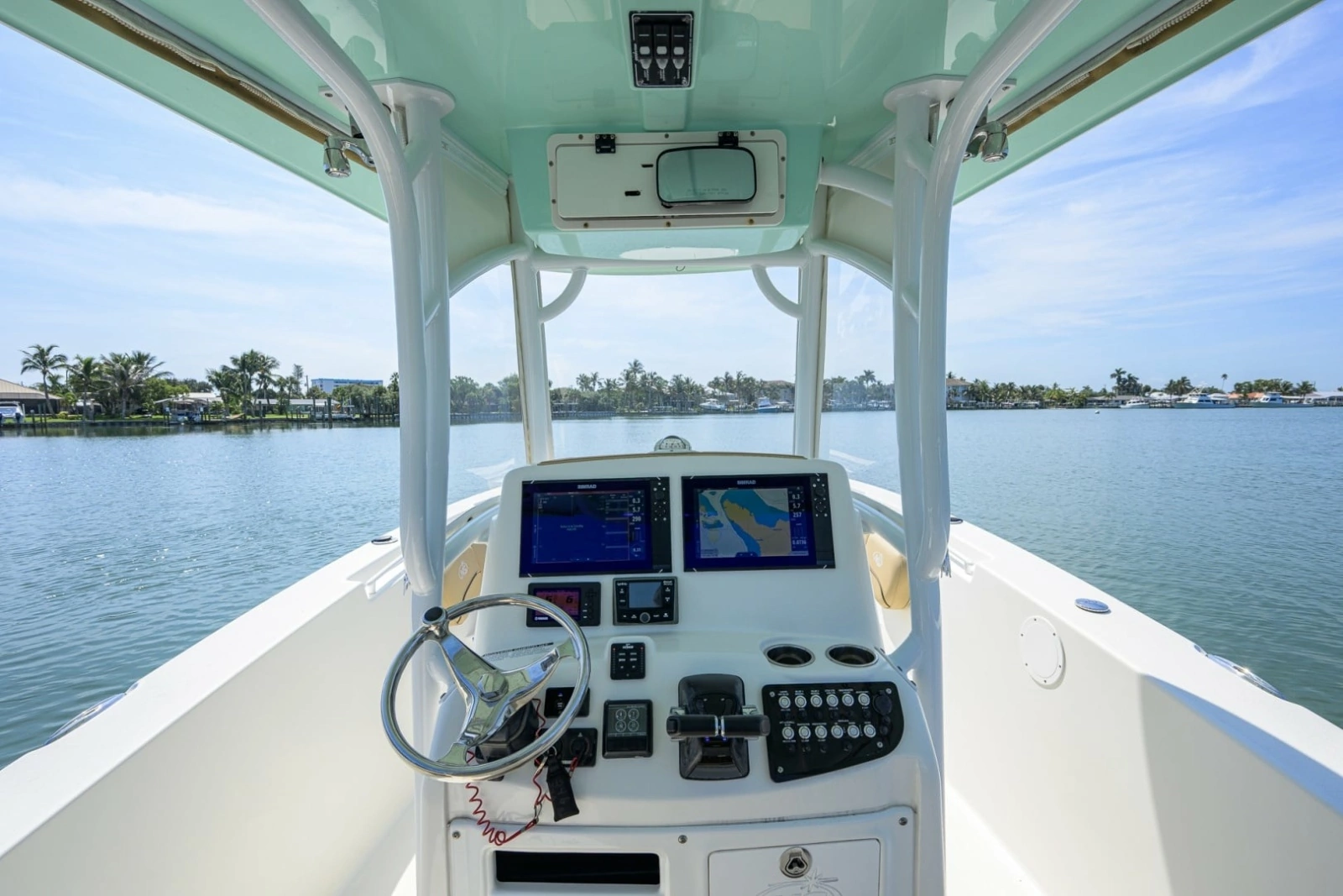 NauticStar 28 - Helm