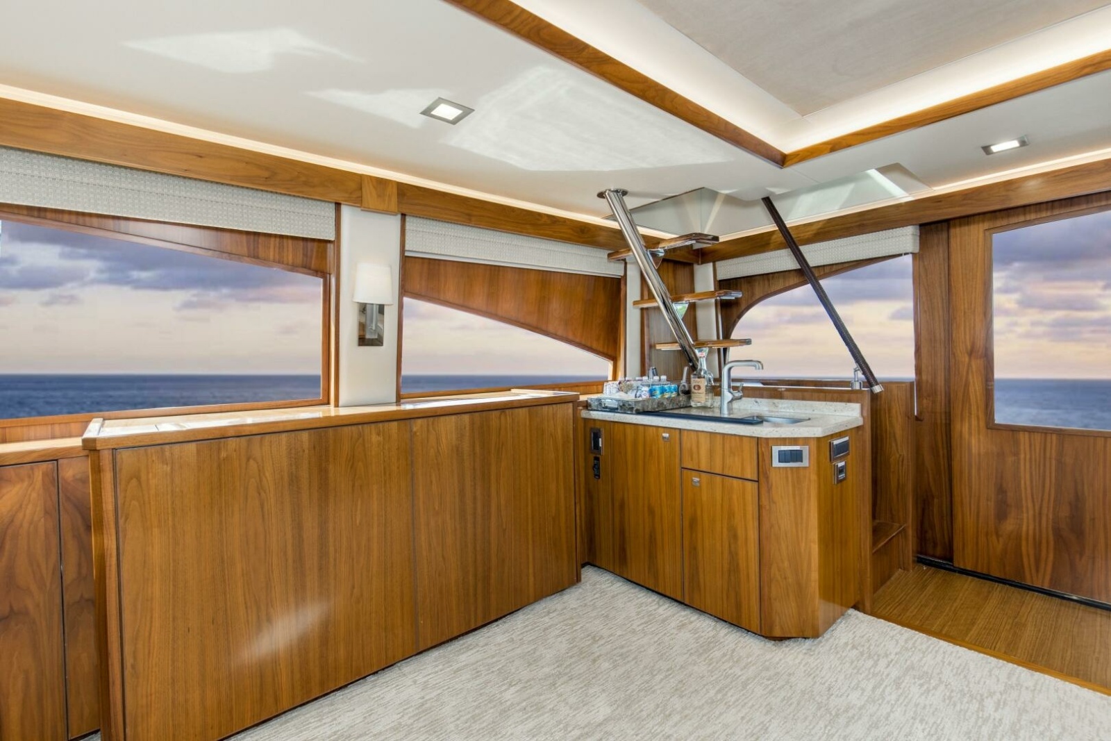 92' 2016 Viking 92 Enclosed Bridge