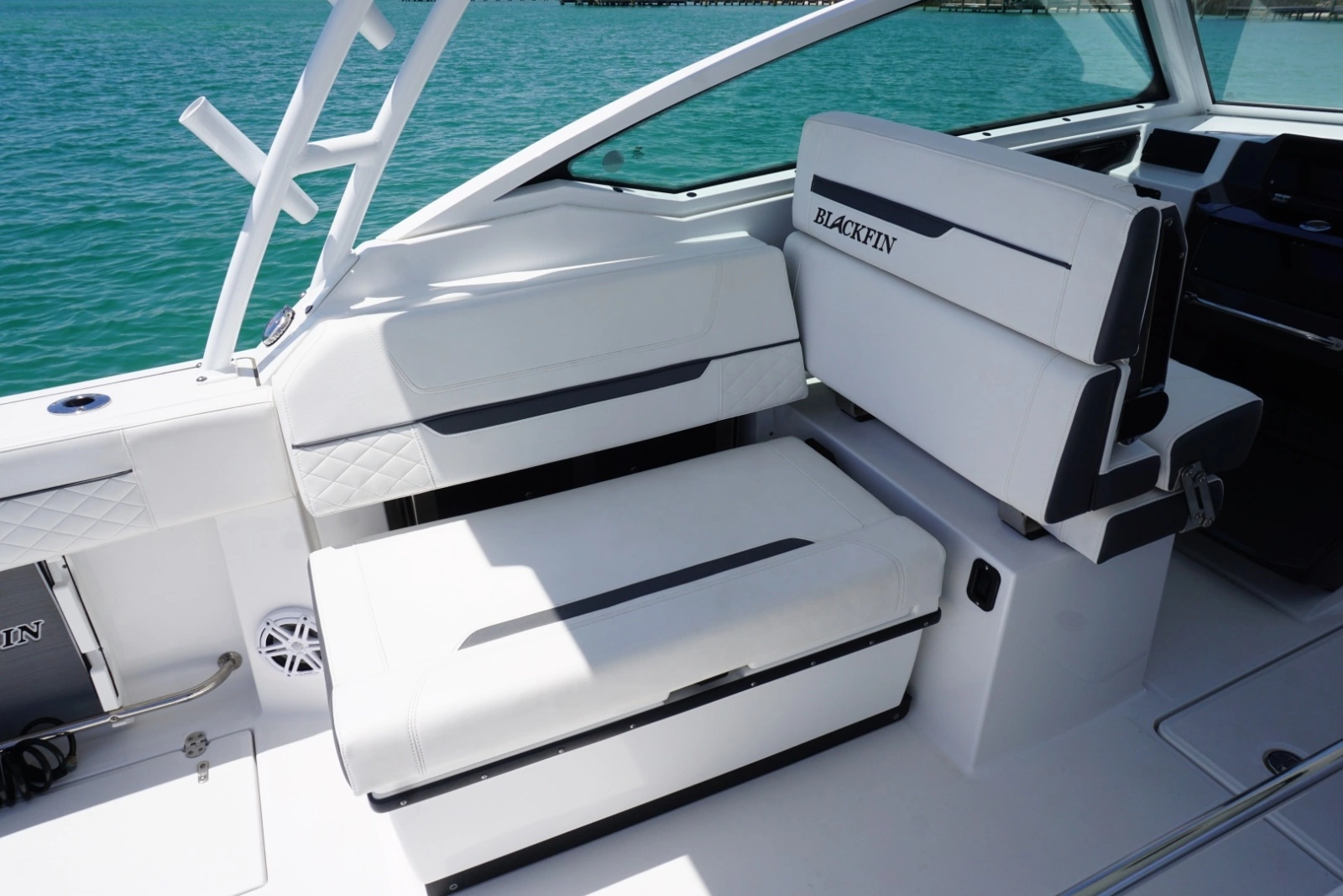 2023 27 Blackfin 272 DC Port Seating (1)