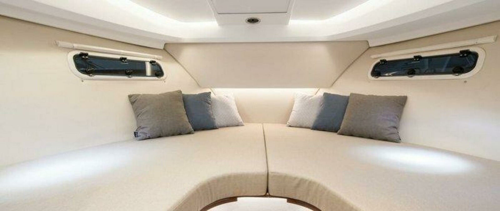 Nimbus 305 Coupe Cabin