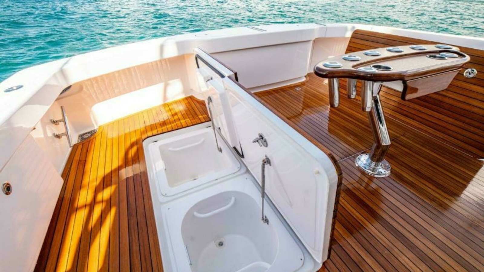 Teak Cockpit with Fishing Amenities