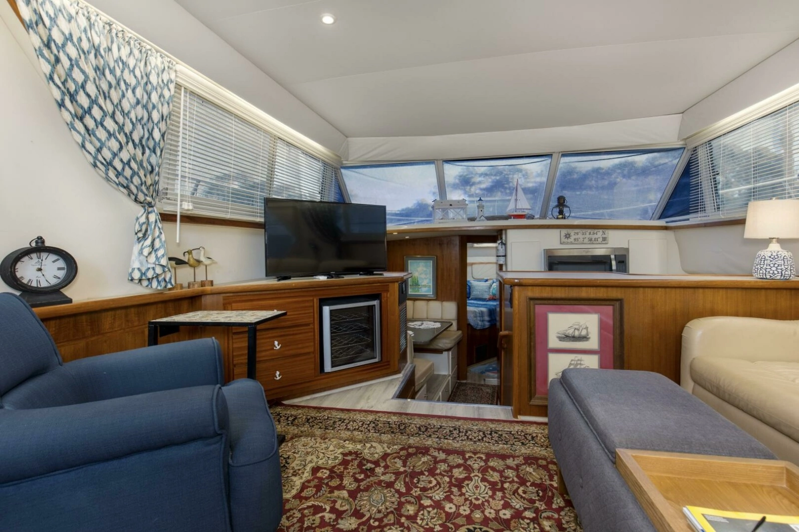1997 44 Carver 445 Zodiac Gypsea Salon