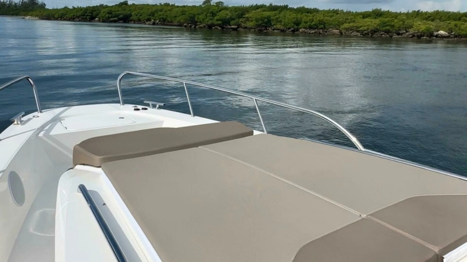 Nimbus Tender 11 - Forward Sun Lounge