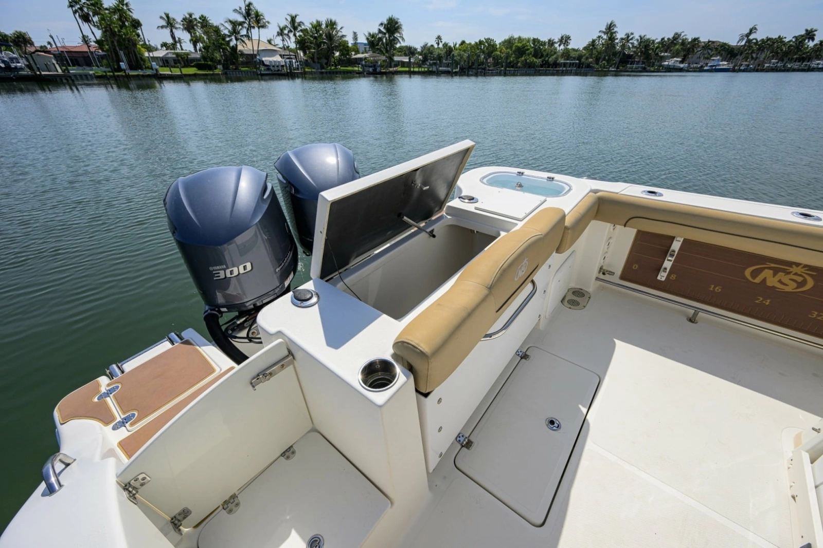 NauticStar 28 - Cockpit