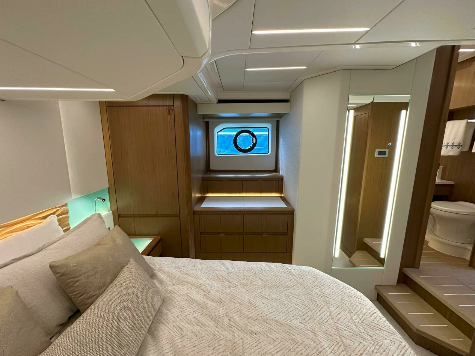 2025 Tiara Yachts 60 EX 