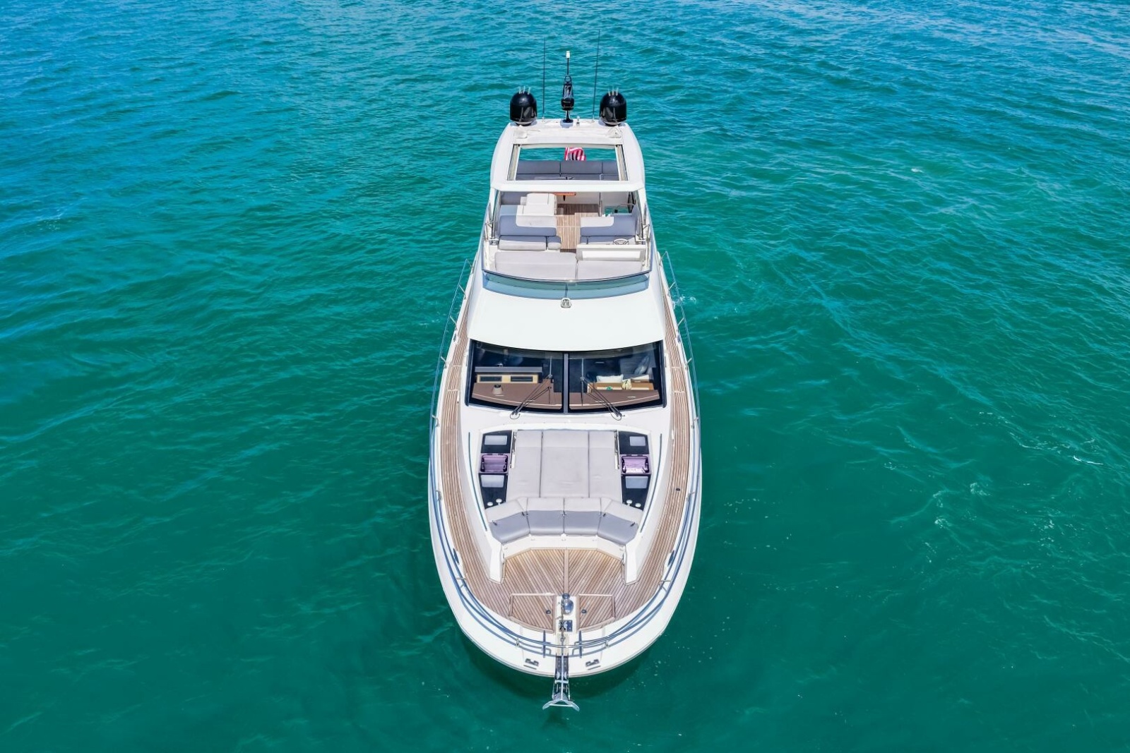 63' 2019 Prestige 630 Flybridge