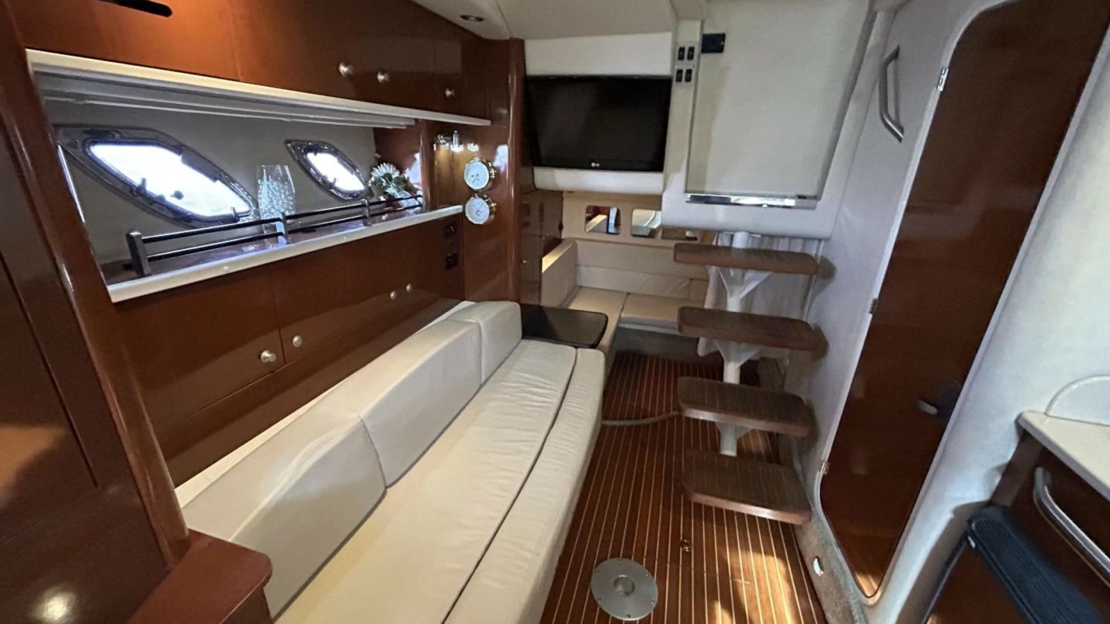 2009 Sea Ray 310 Sundancer  Andrews Place Salon