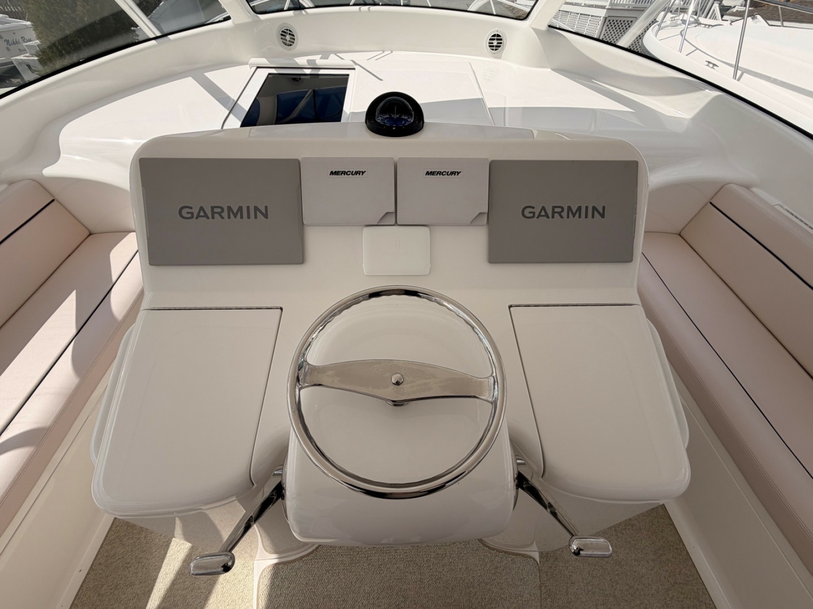 Viking 42 UNREEL - Helm Station