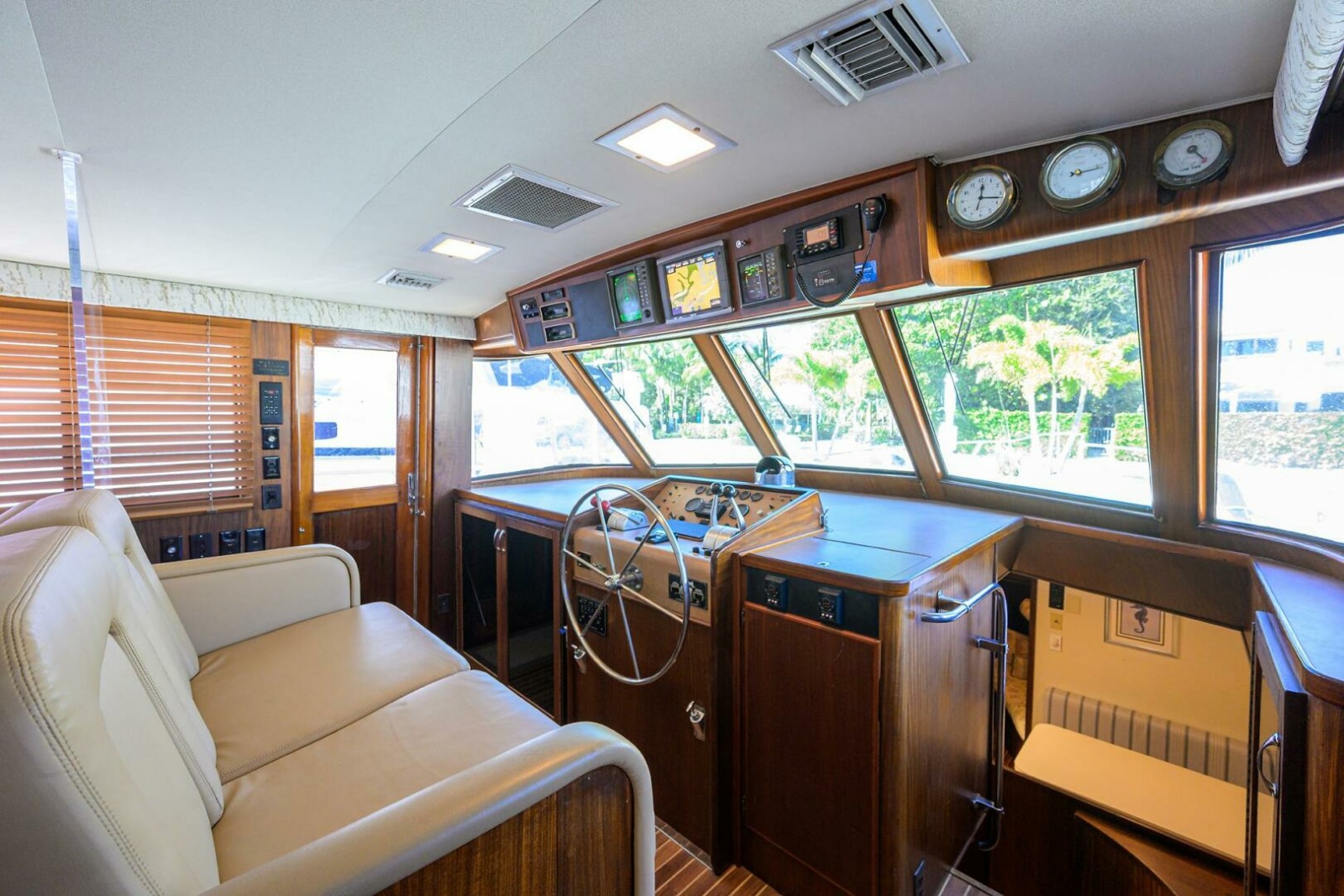 Hatteras 63 - Phantom - Lower Helm
