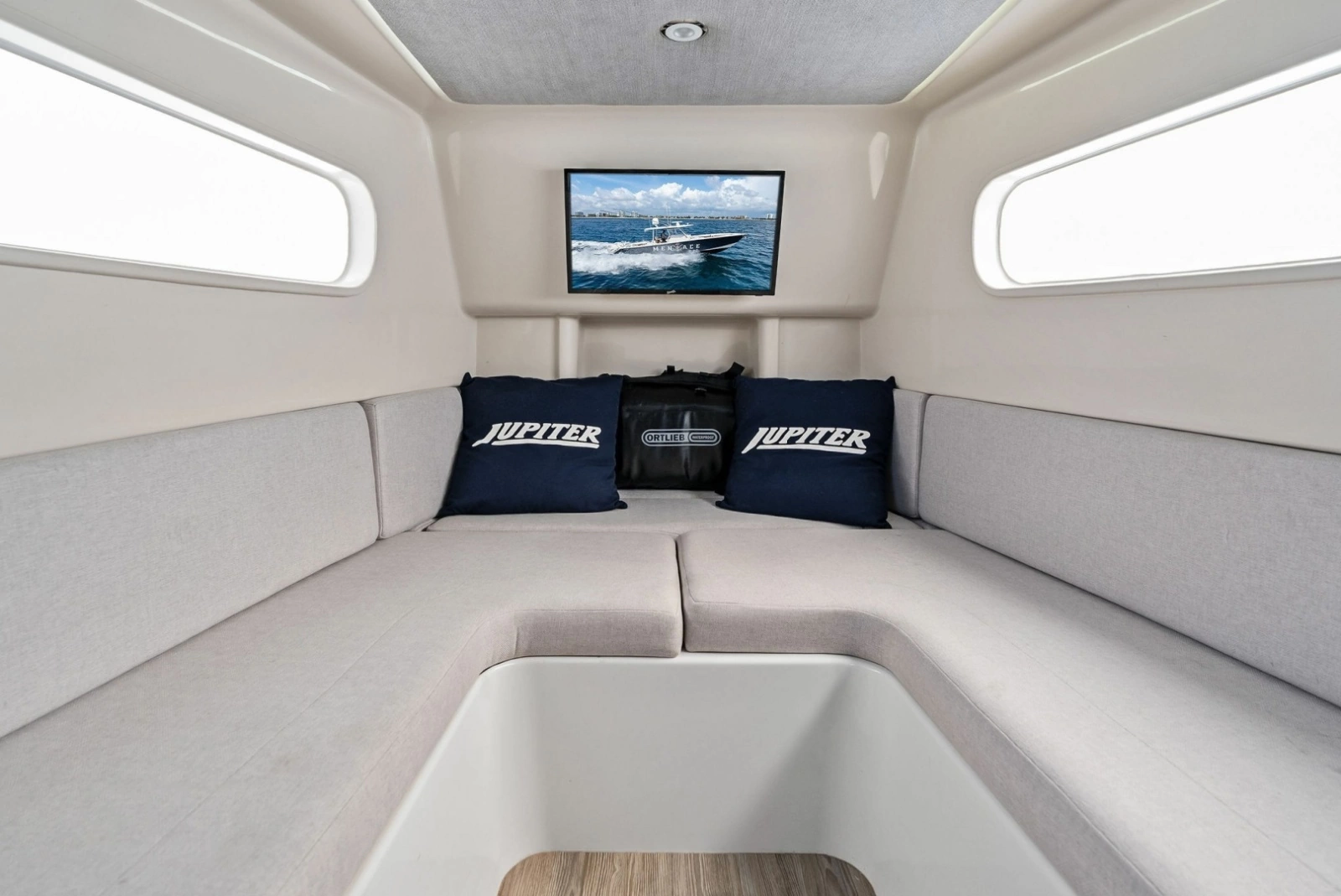 2020 Jupiter 43 SF MENACE V Berth