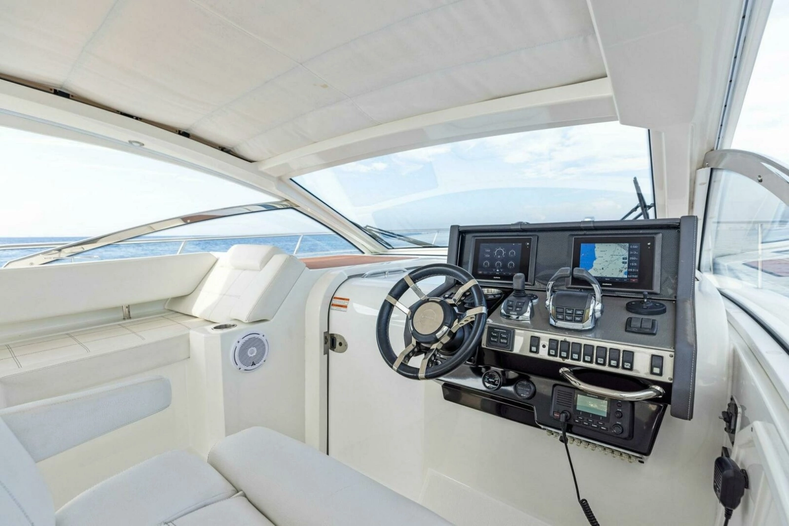 2015 Cruisers 390 EC 'Blue Runner'