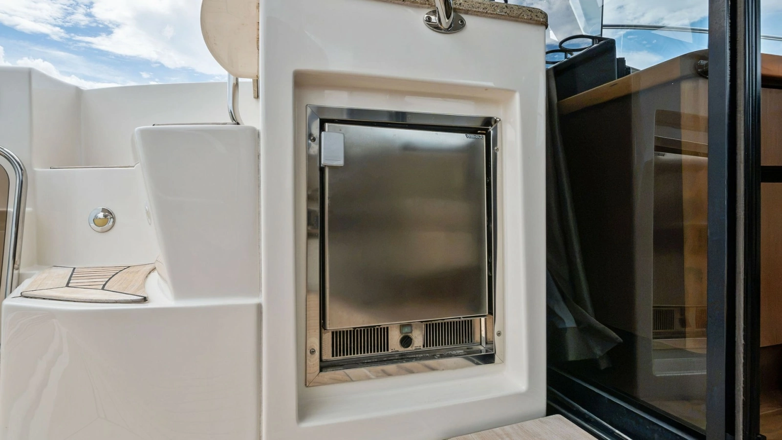 Cockpit Wet Bar with Refrigerator