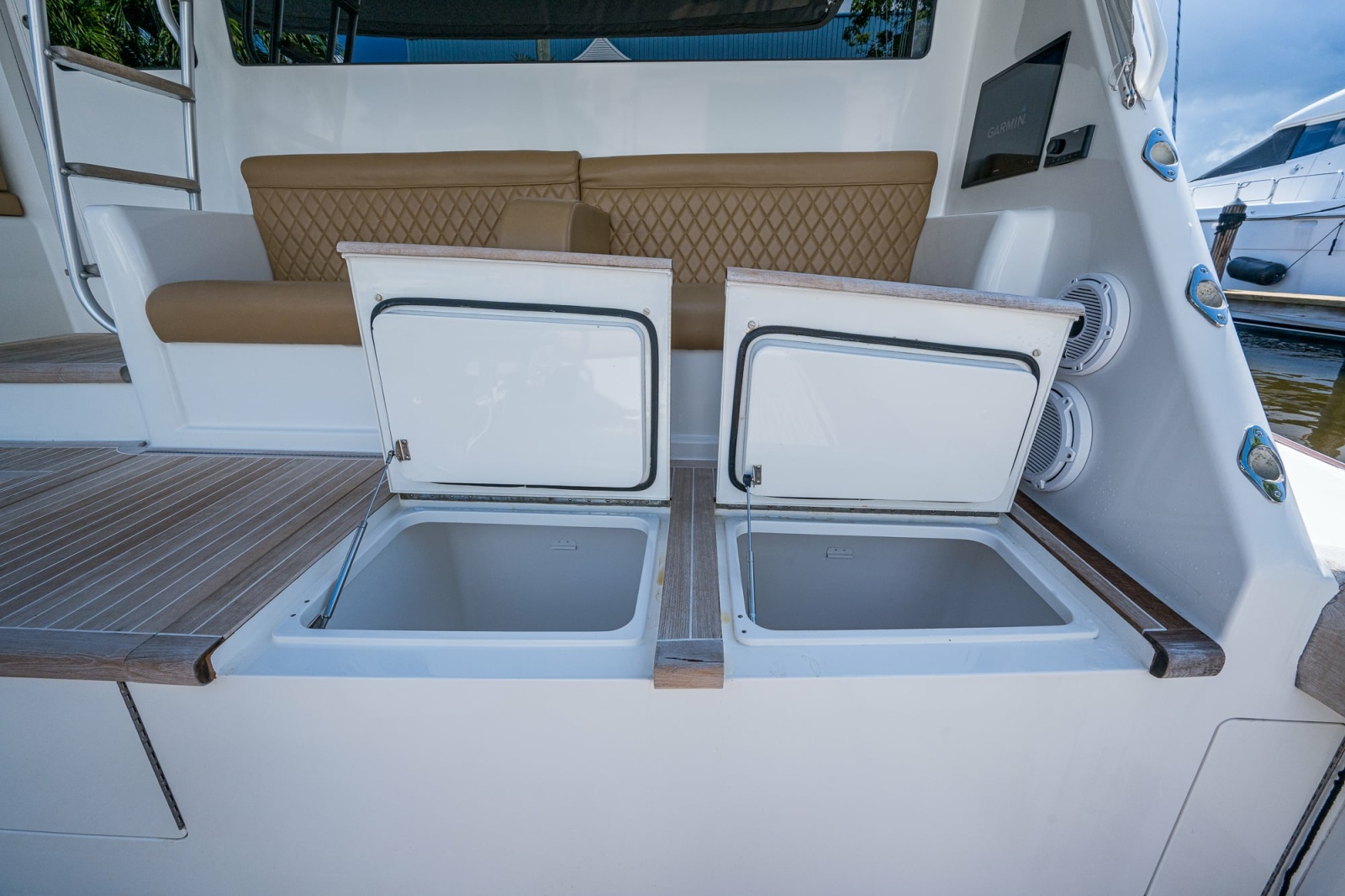 2011 Viking 76 Enclosed Bridge