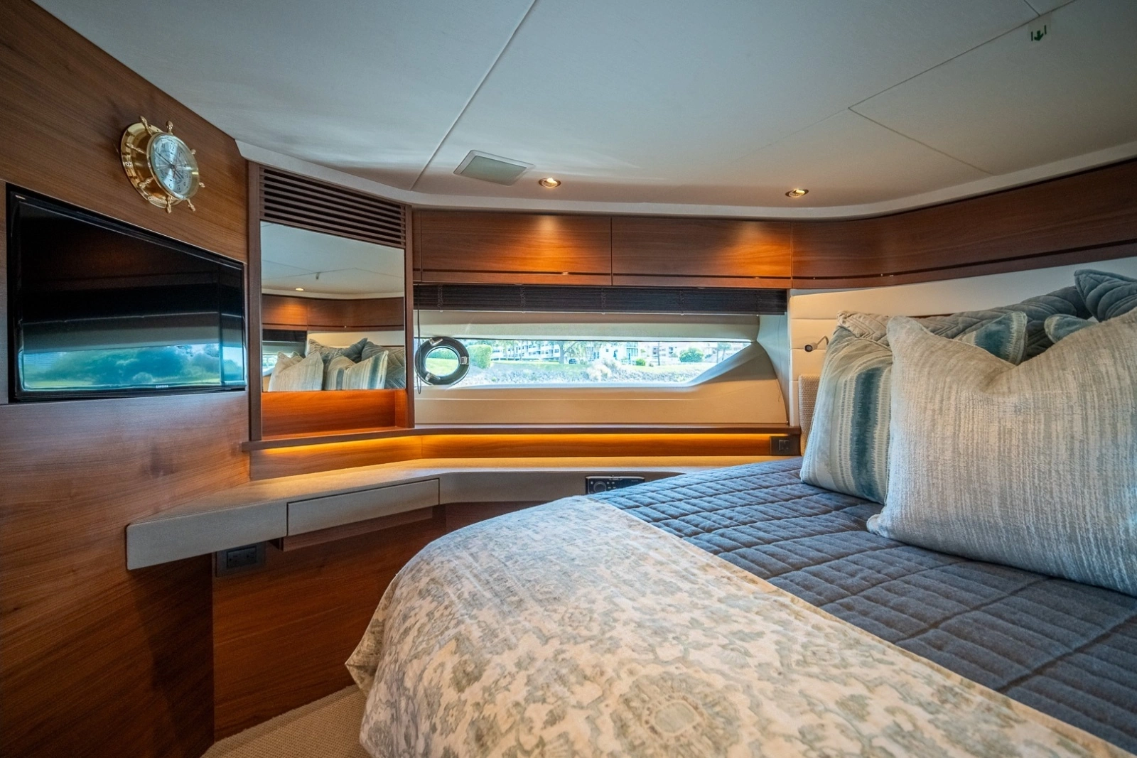 2017 Princess 68 Flybridge