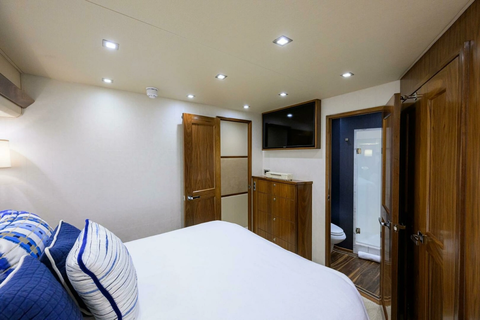 Viking 92 CHINA TIME - Starboard Guest Stateroom