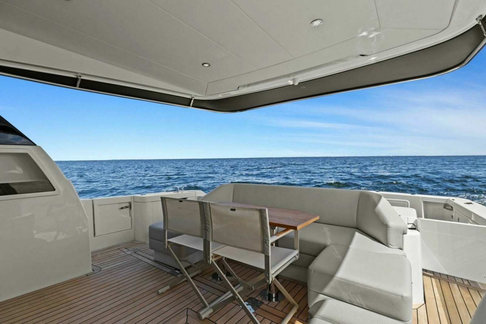2025 Maritimo M600 - Aft Deck Seating