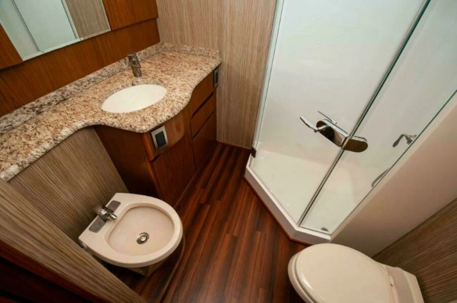 2012 76 Viking Sky Bridge Barefoot Drive Master Head (2)