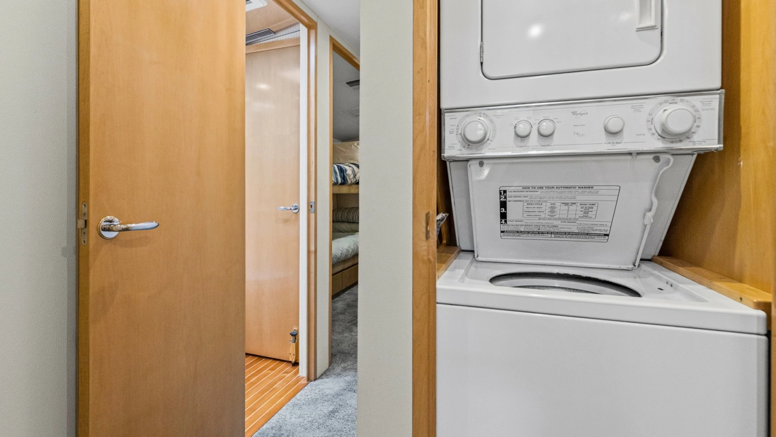 1999 Hatteras 60 Enclosed Bridge Better Days Laundry