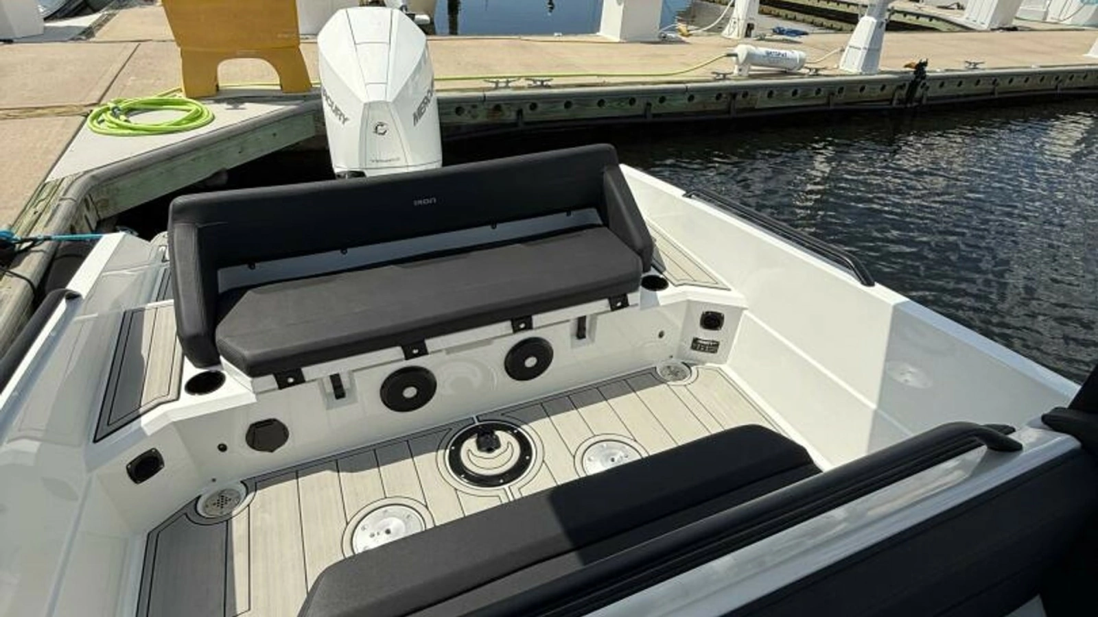 2024 Iron 27 Center Console