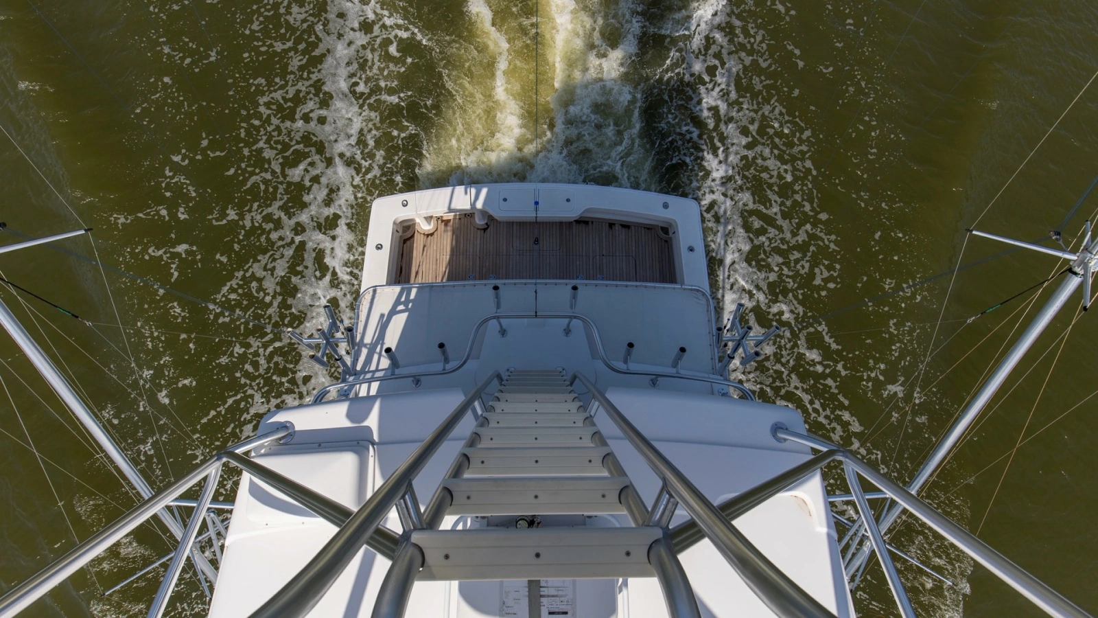 2005 61 Viking Enclosed Bridge Kelkat Bridge Deck (4)