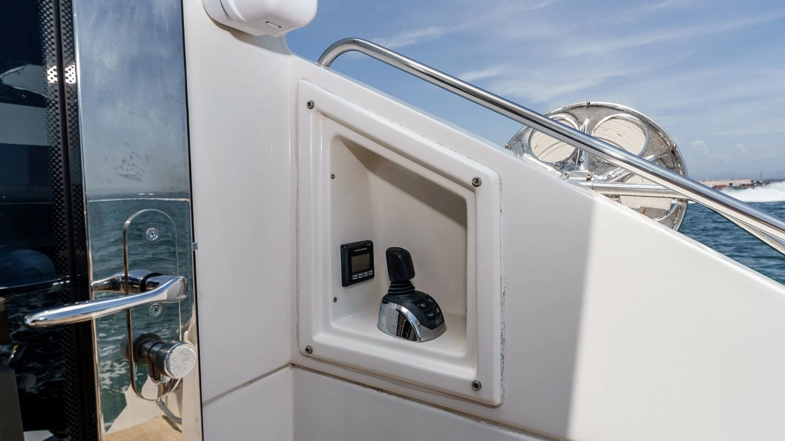 2017 Cruisers 60 Cantius, 'Rising Star' - Cockpit Control Station
