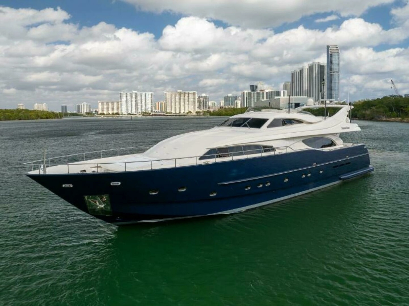 2001 Ferretti 94 Raised Pilothouse - Dreamchaser - Profile