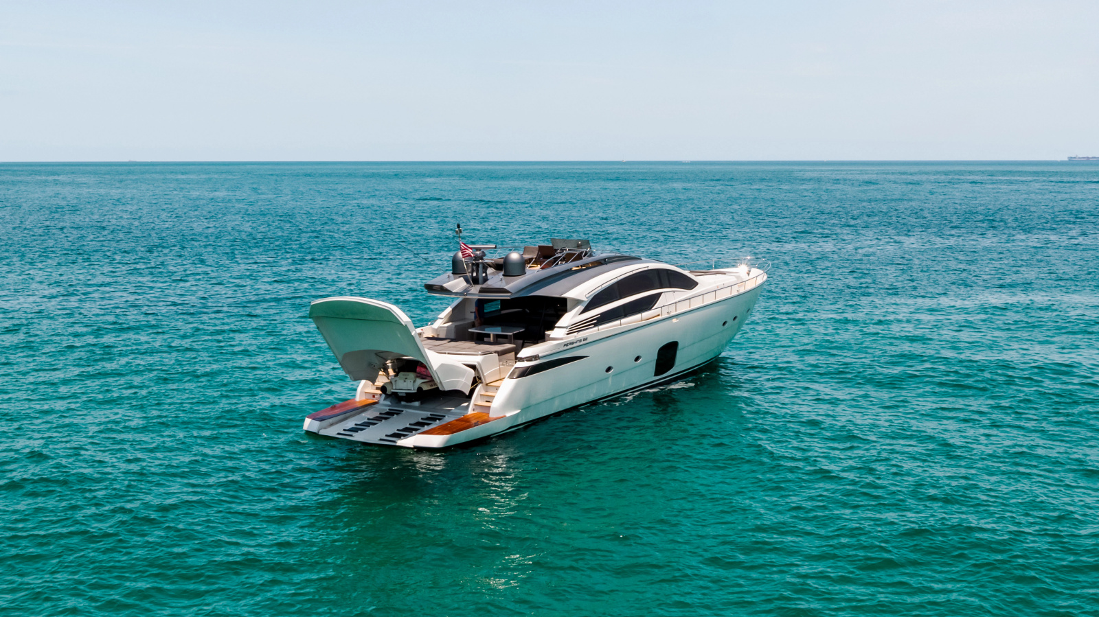 82' 2017 Pershing 82 VHP
