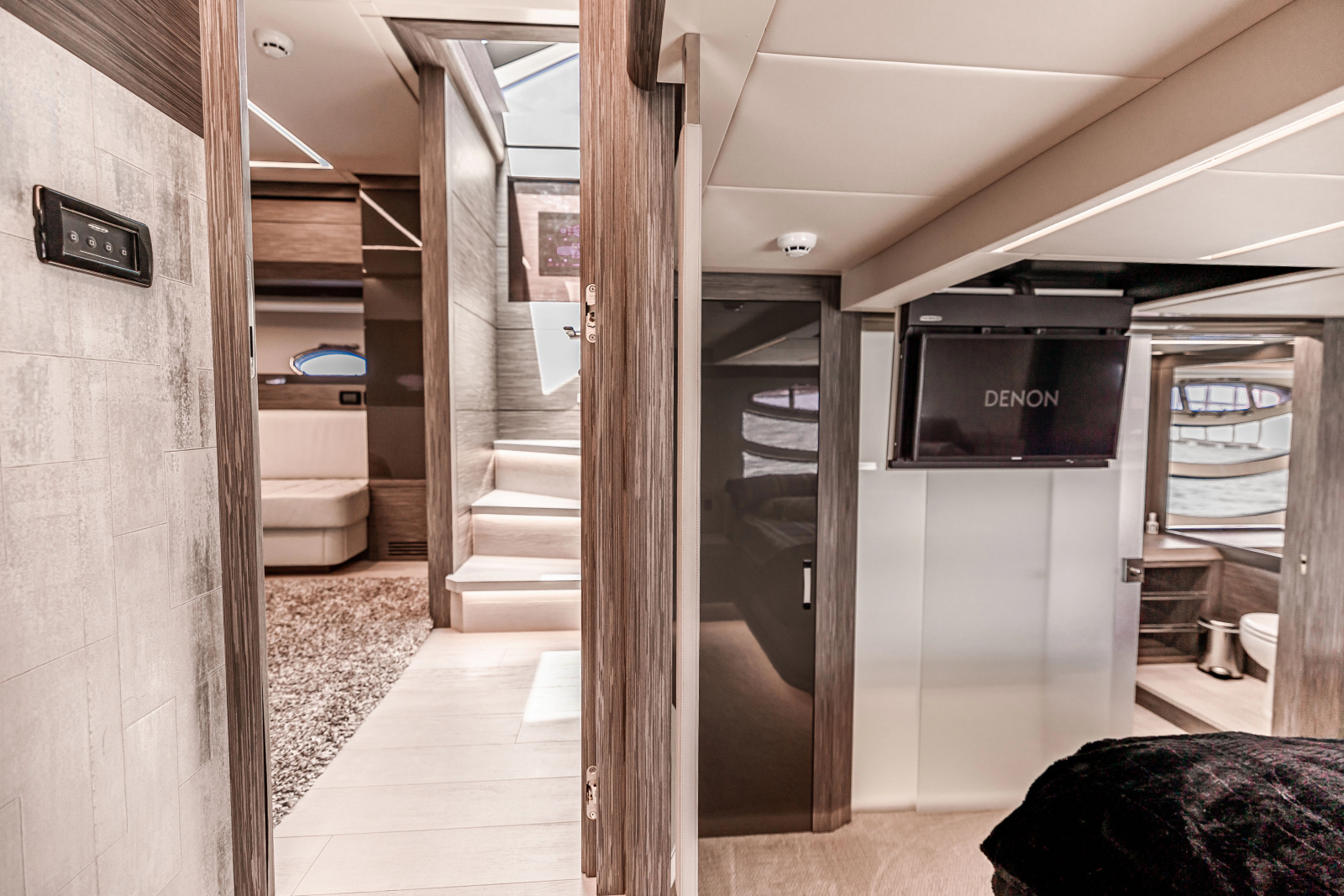 82' 2017 Pershing 82 VHP