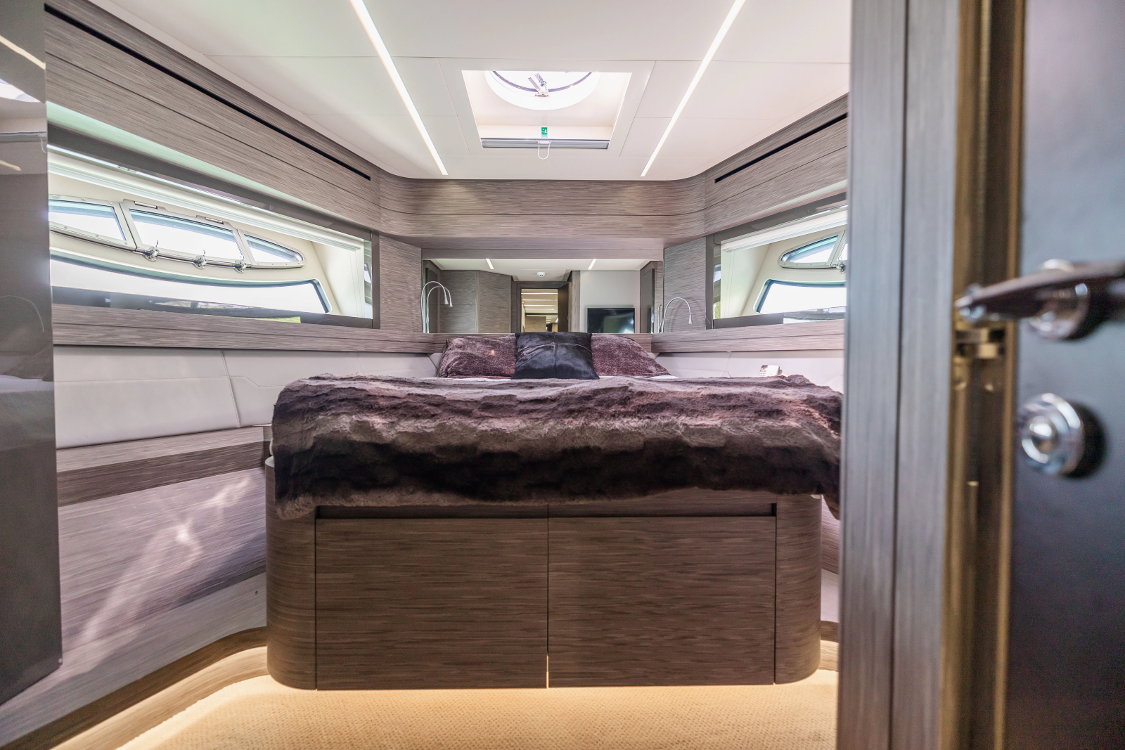 2017 Pershing 82 VHP