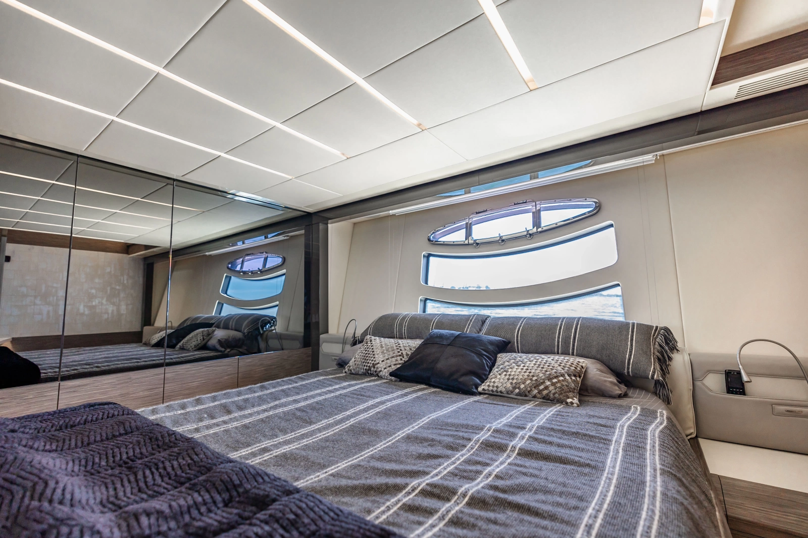 2017 Pershing 82 VHP