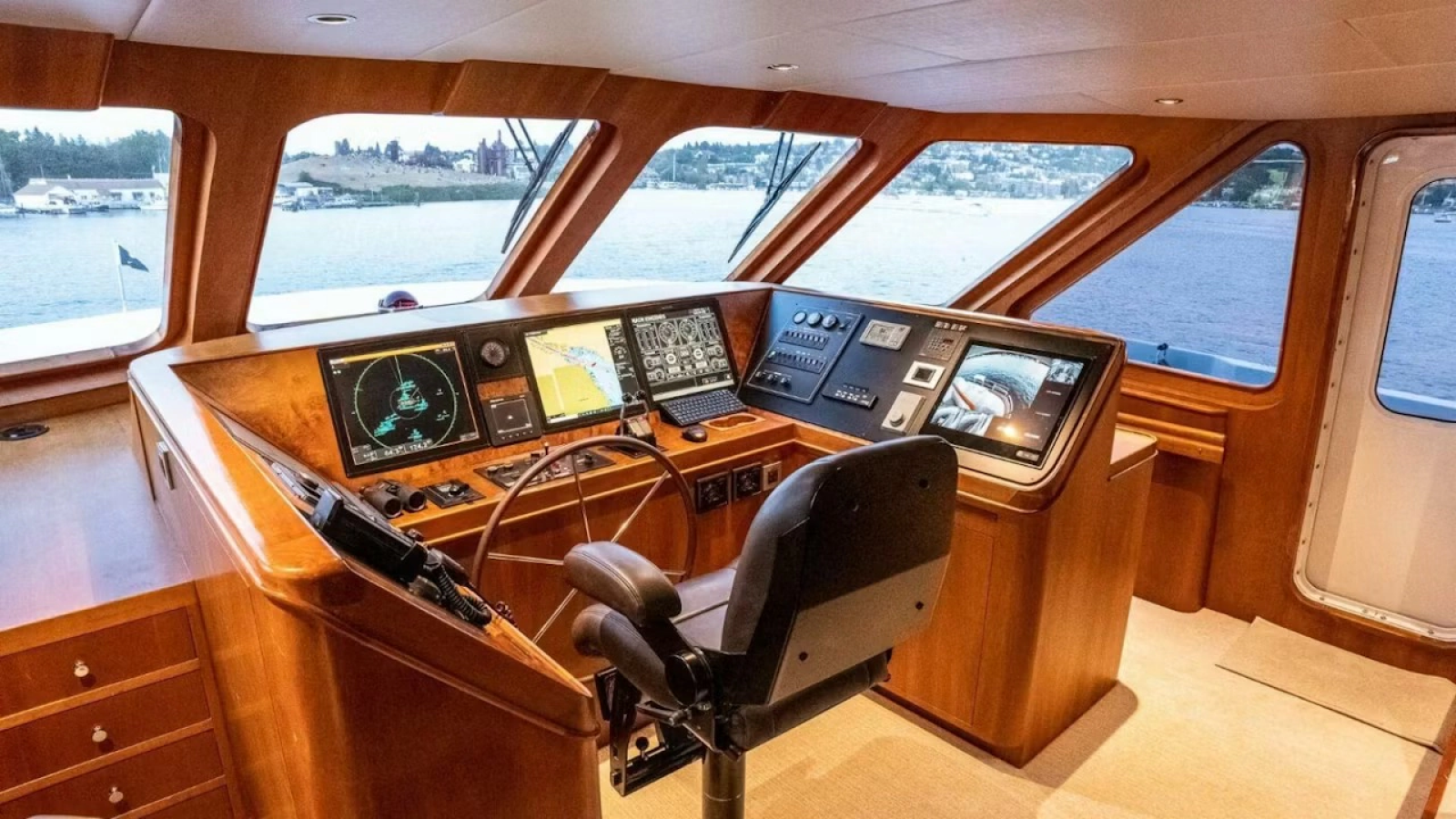 1993 Queenship Explorer
