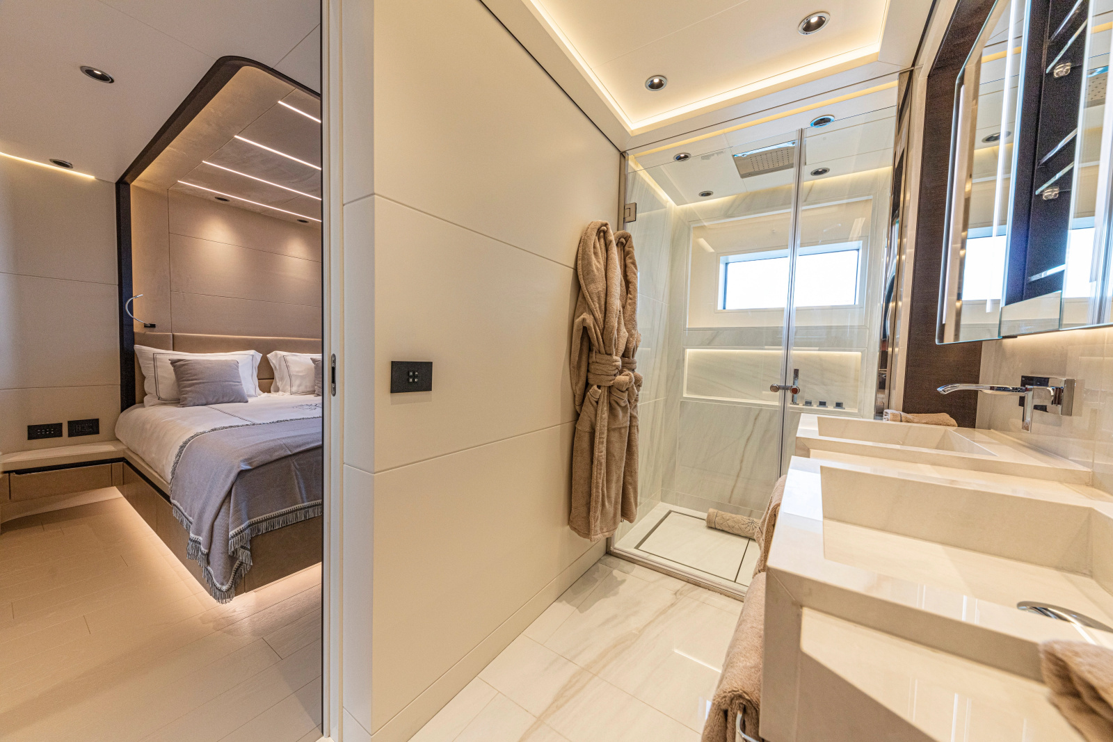 120' 2028 Ocean King Ducale 120