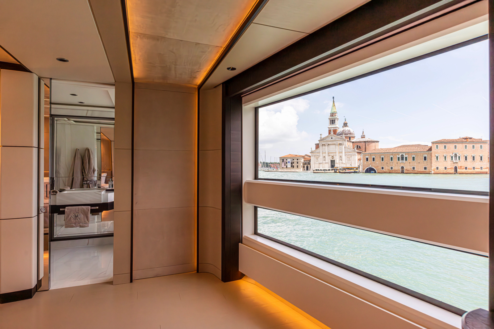 120' 2028 Ocean King Ducale 120