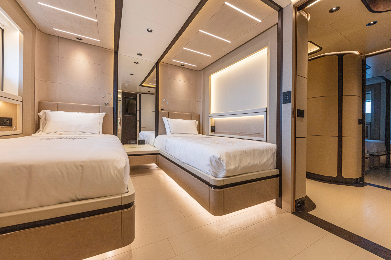 120' 2028 Ocean King Ducale 120