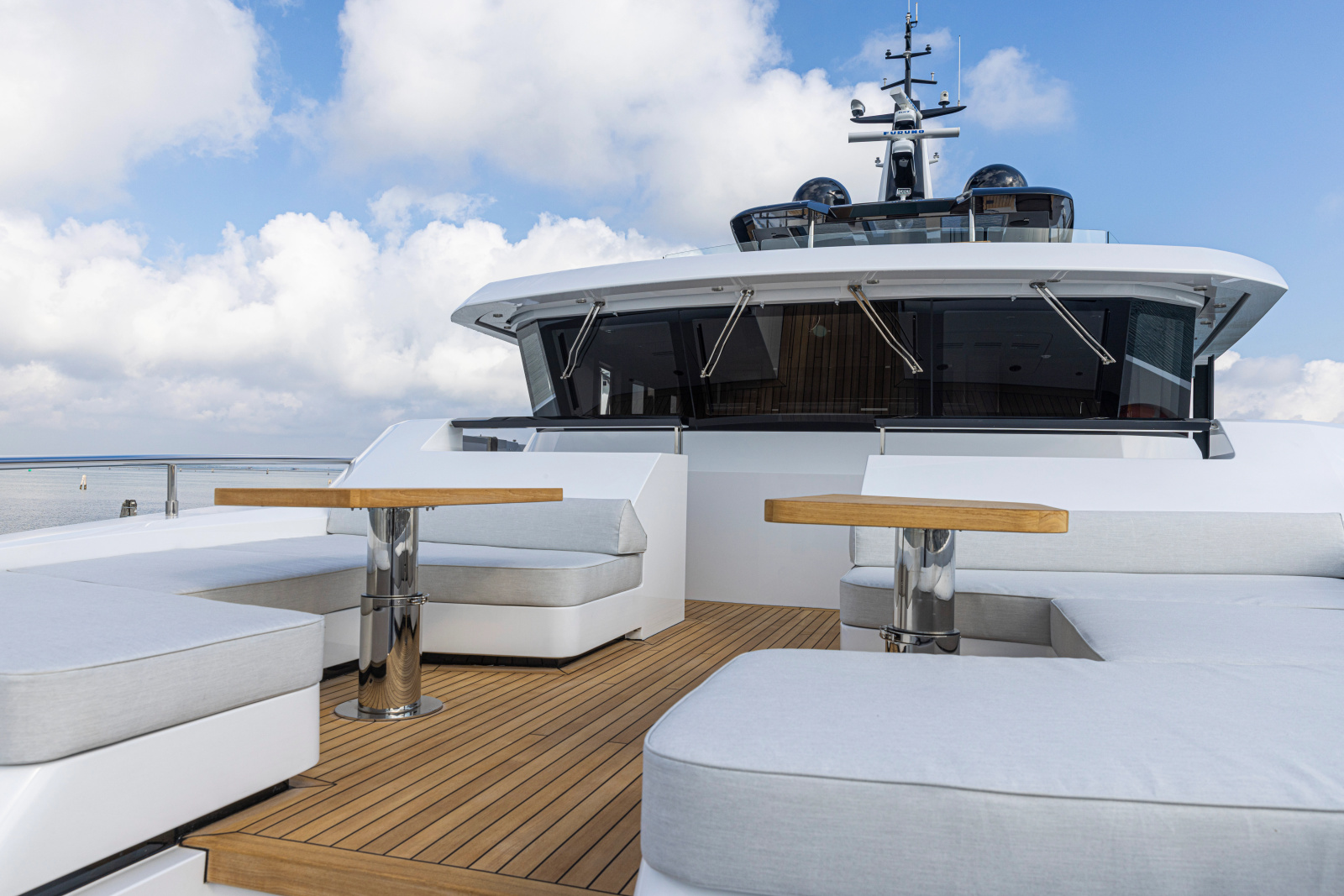 120' 2028 Ocean King Ducale 120