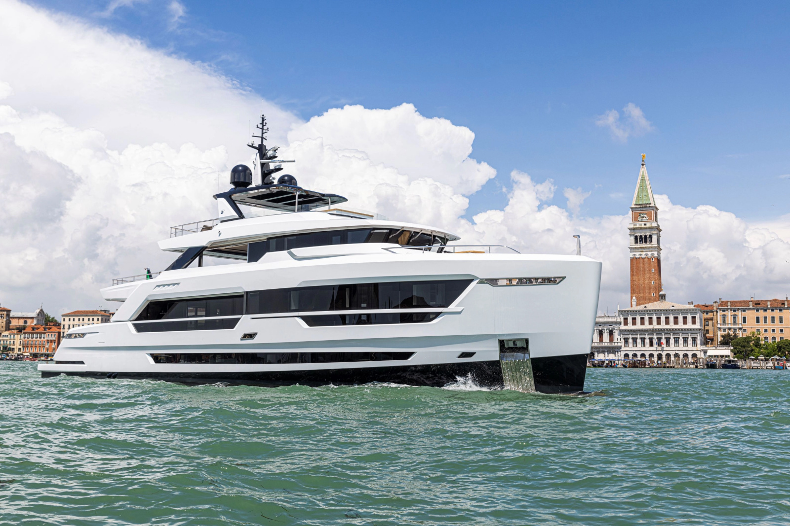 120' 2028 Ocean King Ducale 120