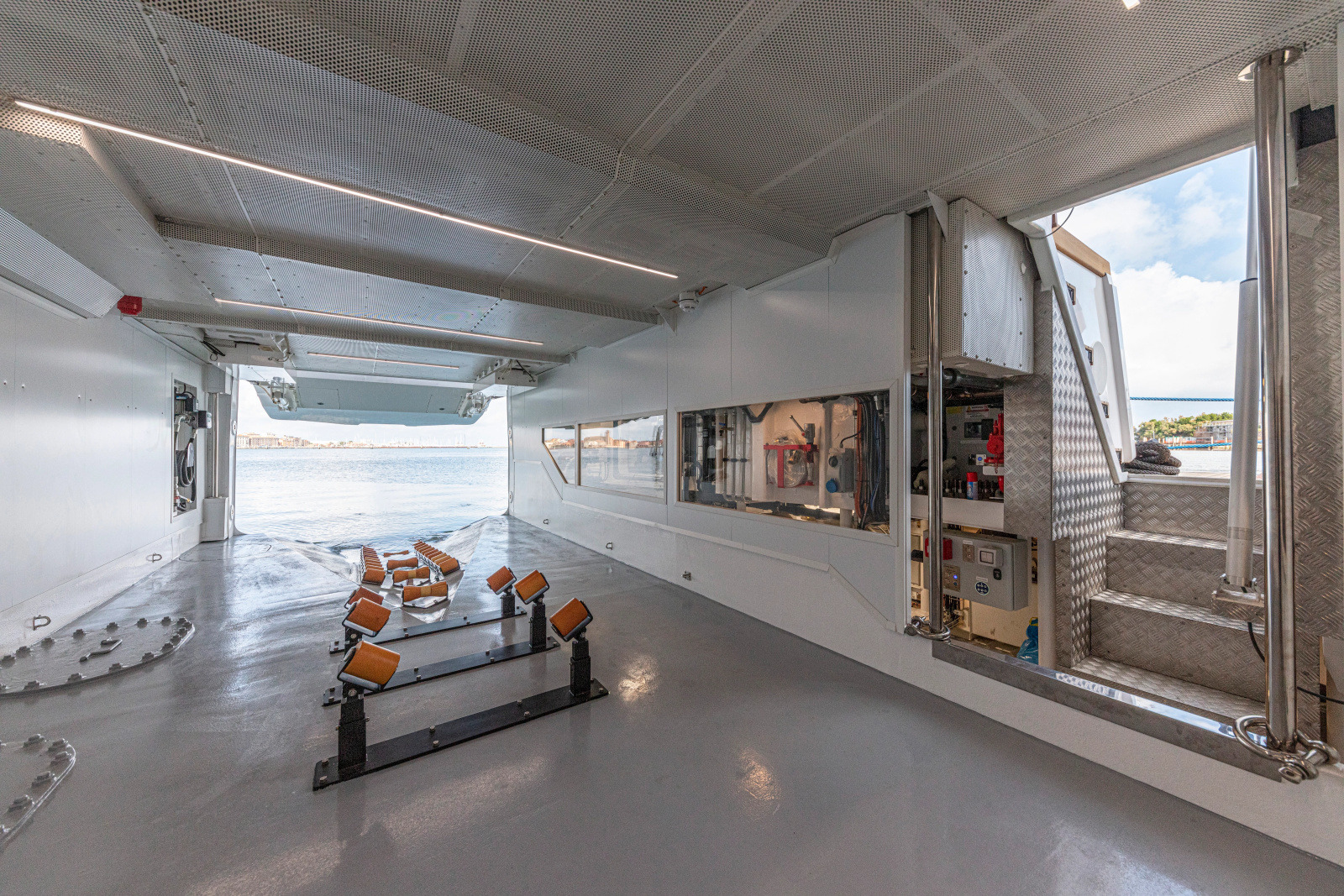 120' 2028 Ocean King Ducale 120