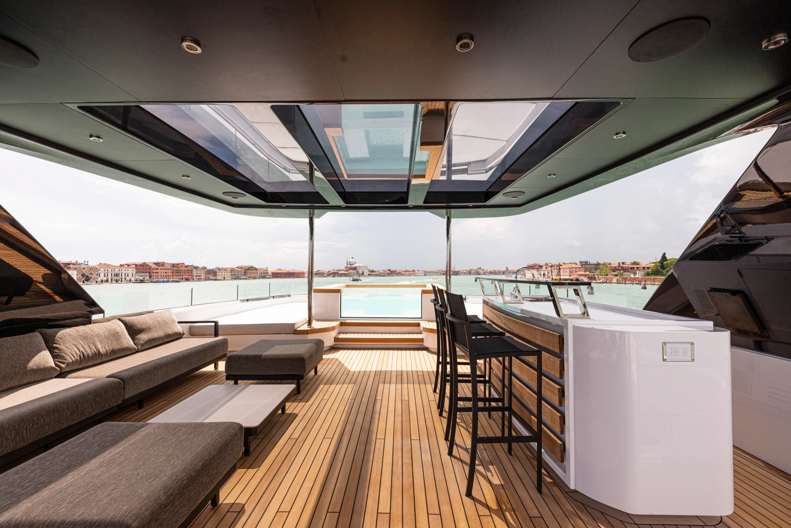 120' 2028 Ocean King Ducale 120