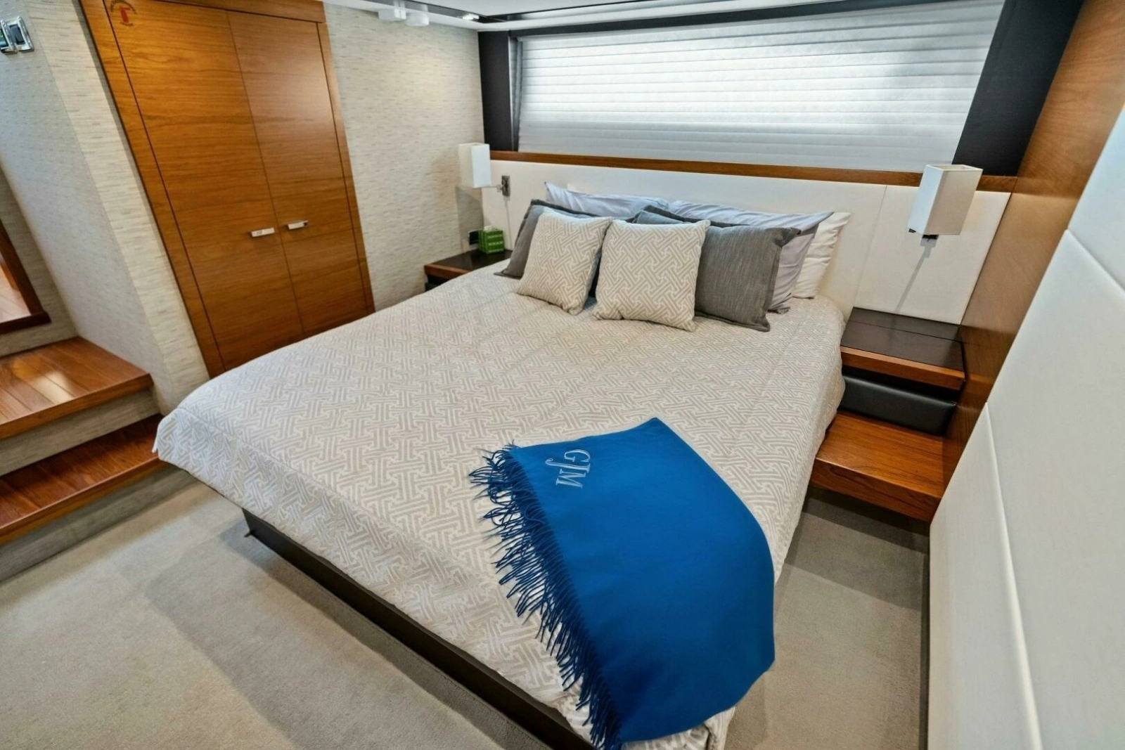 2016 Tiara Yachts 50 Flybridge - Stateroom