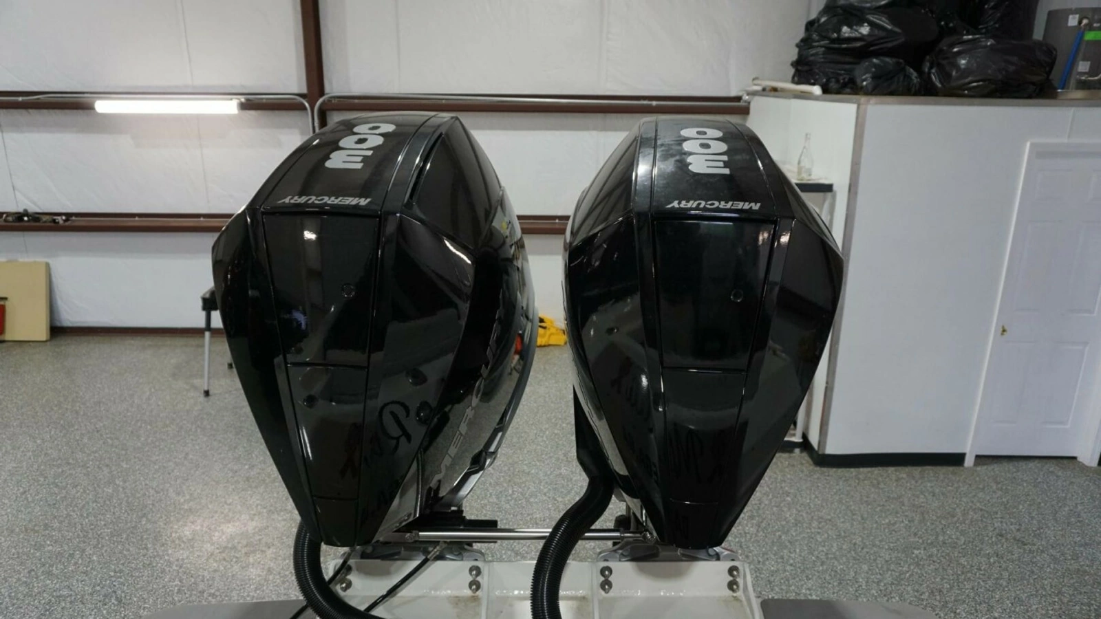 1998 32 Active Thunder 32 CC Ms. Rita Engines (2)