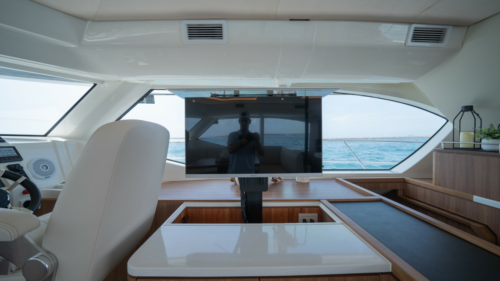 Helm Station with Entertainment System