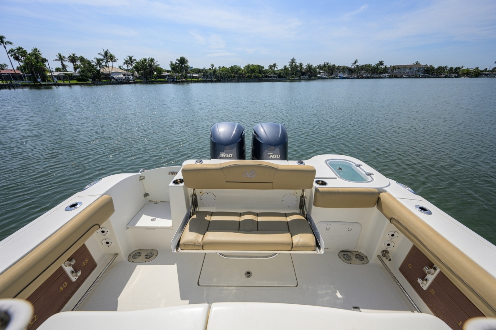 NauticStar 28 - Cockpit