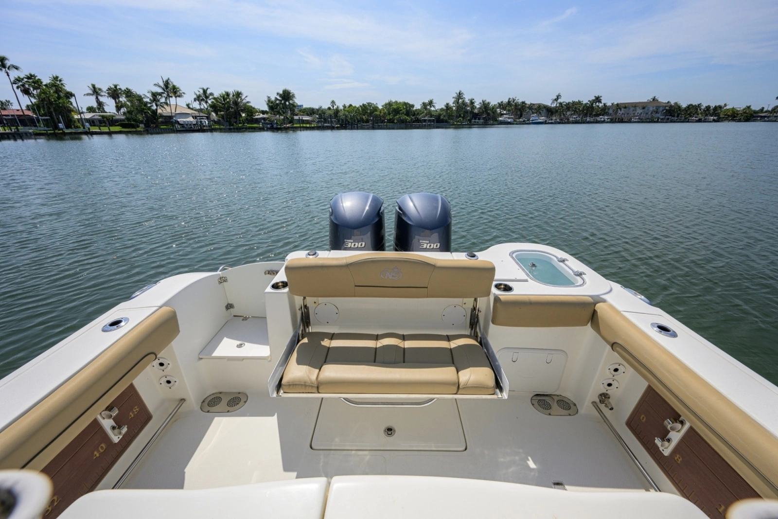 NauticStar 28 - Cockpit