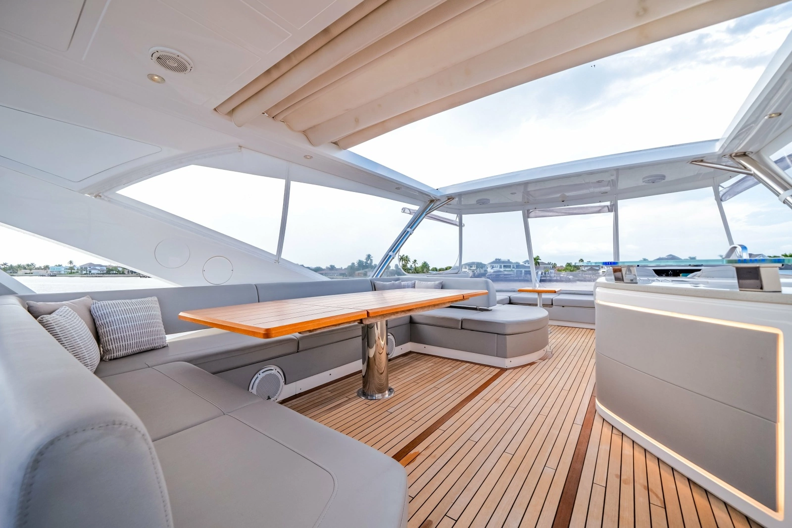 2019 Sunseeker 76 Flybridge