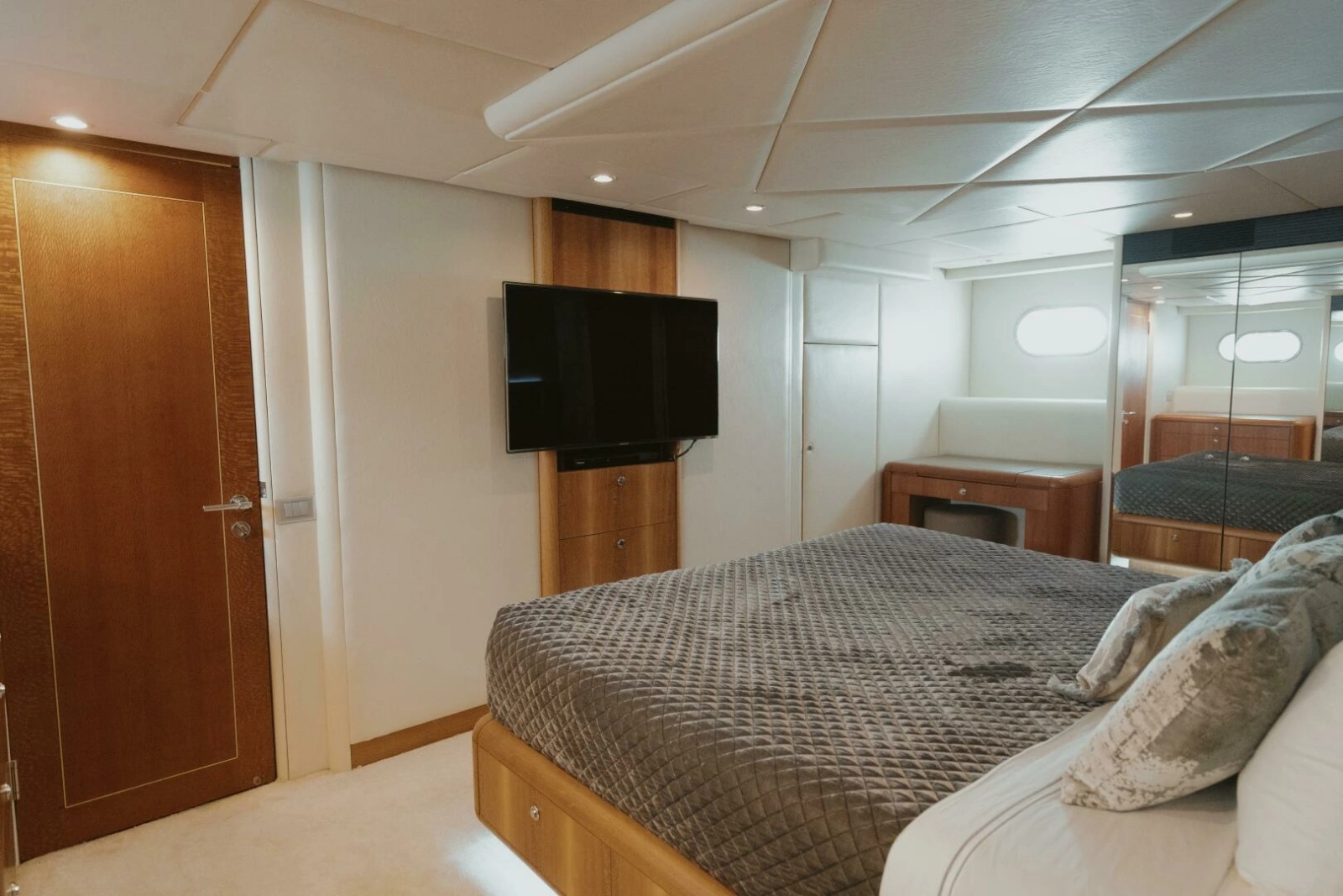 1996 Oceanfast 87 Enclosed Bridge Sportfish photo 14